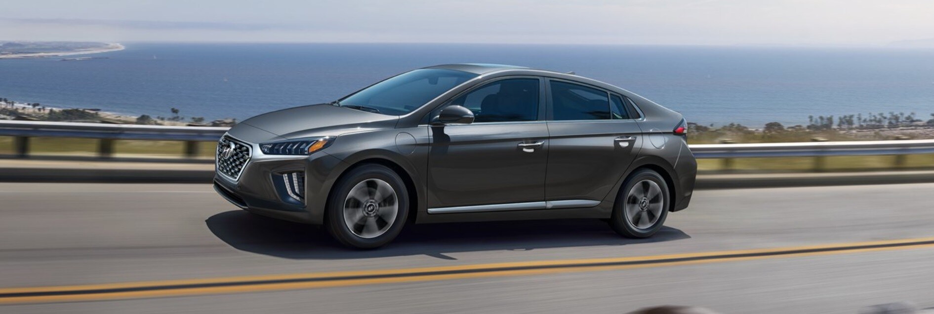 2022 Hyundai Ioniq Plug-In Hybrid.jpg