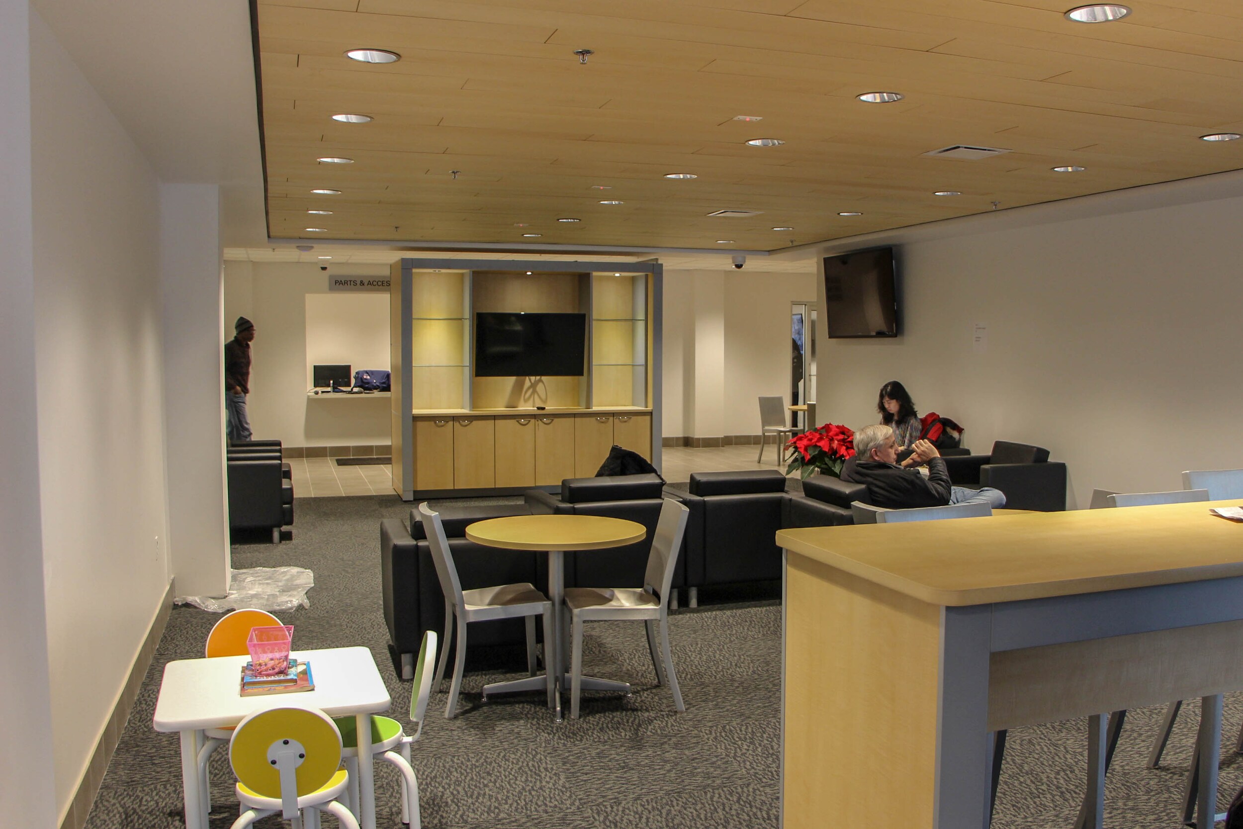 fox-toyota-lounge.jpg