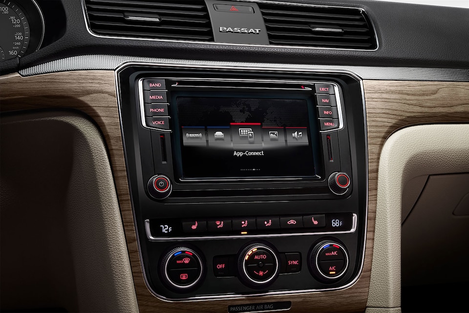 2018 VW Passat - Interior (2).jpeg