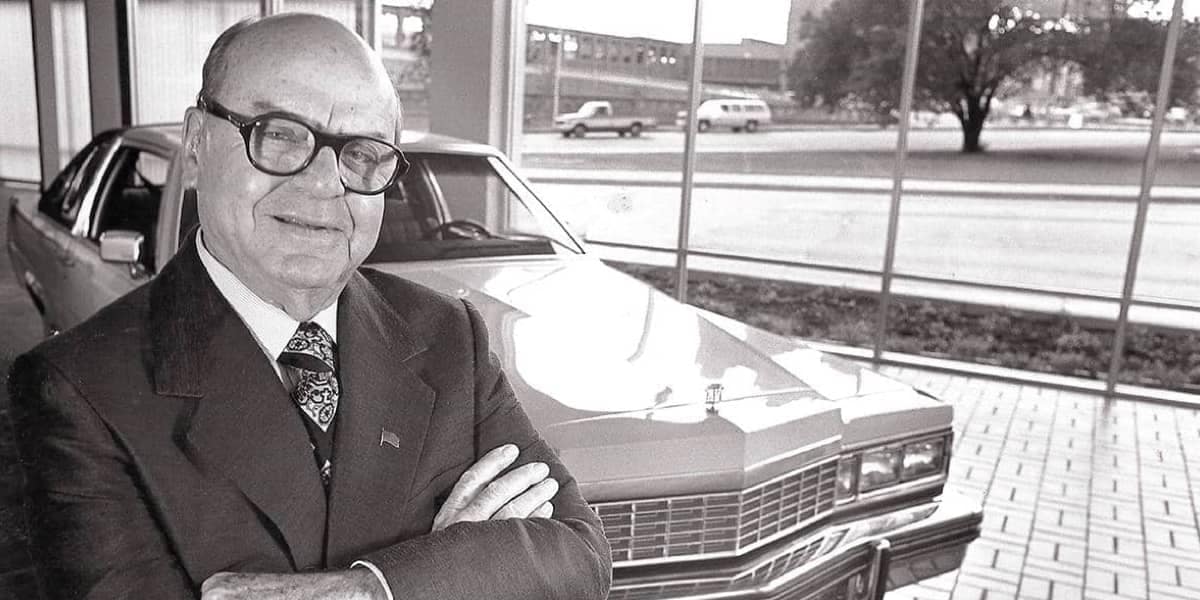 frank-kent-by-car.jpg