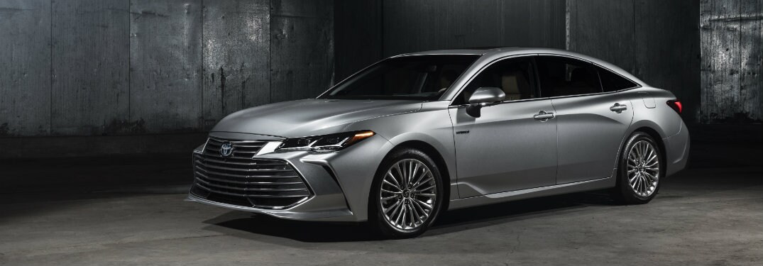 2019-Toyota-Avalon-in-industrial-building_o.jpg