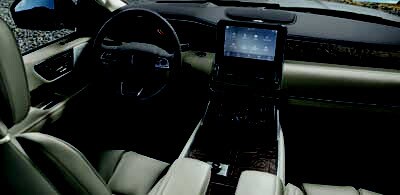 2019 Lincoln Navigator vs Cadillac Escalade