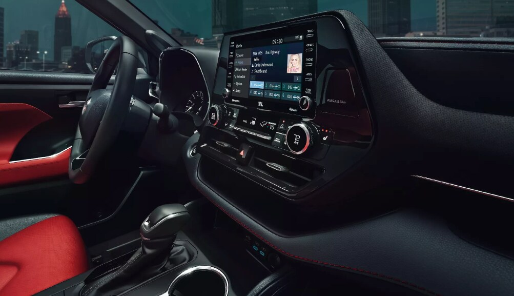 New 2022 Toyota Highlander near me in Houston, TX