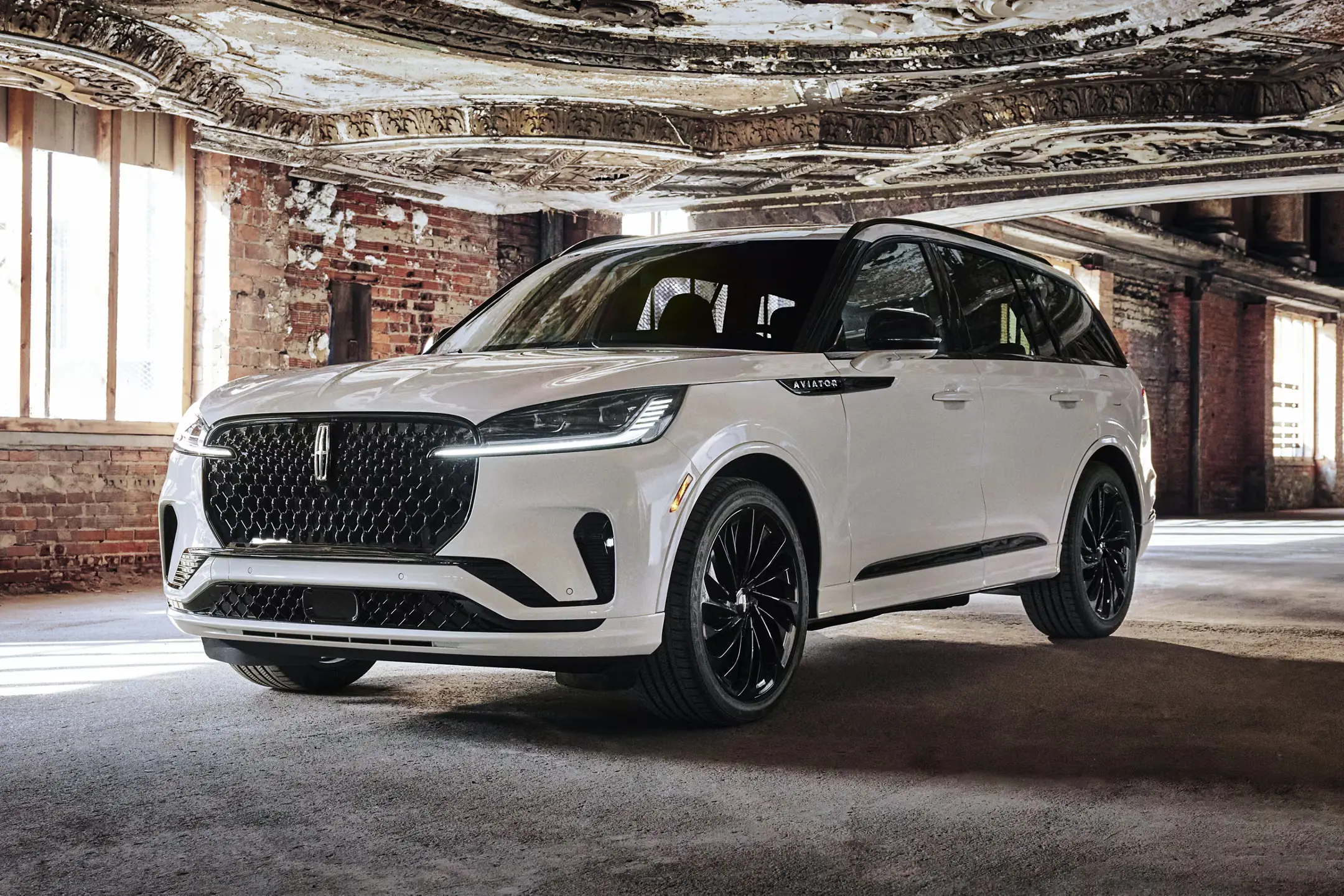 2026 Lincoln Aviator in white, parked in a modern setting
