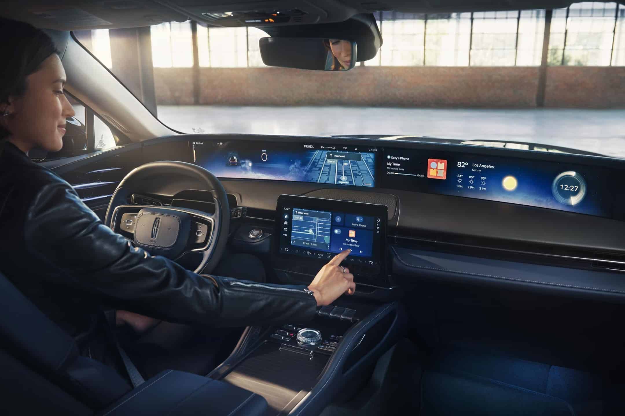 Advanced technology features and displays inside the 2025 Lincoln Nautilus SUV.
