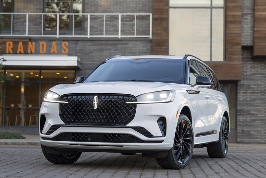 Elegant exterior of the 2026 Lincoln Aviator.