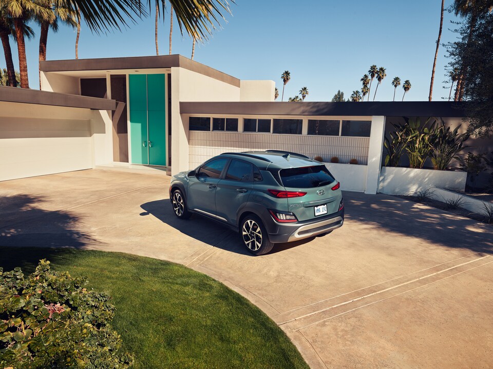 2022-Hyundai-Kona-EV-SUV-L03.jpeg