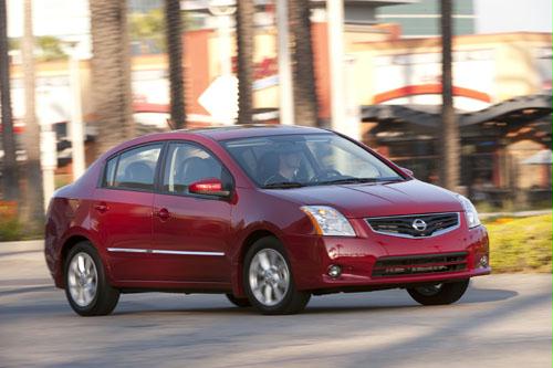 2012-Nissan-Sentra-017