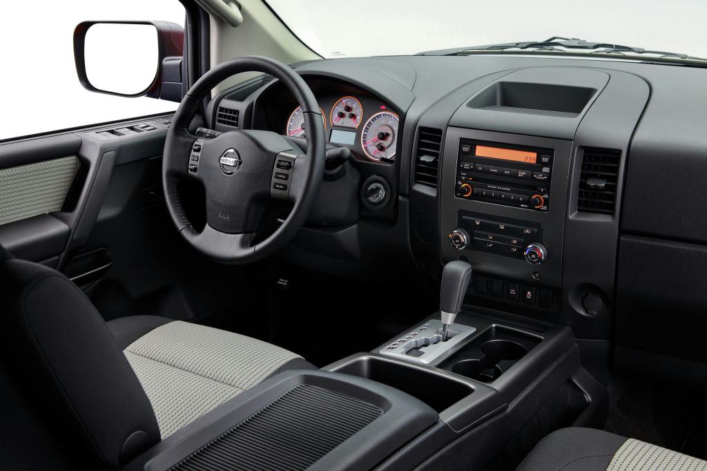 2012-Nissan-Titan-interior