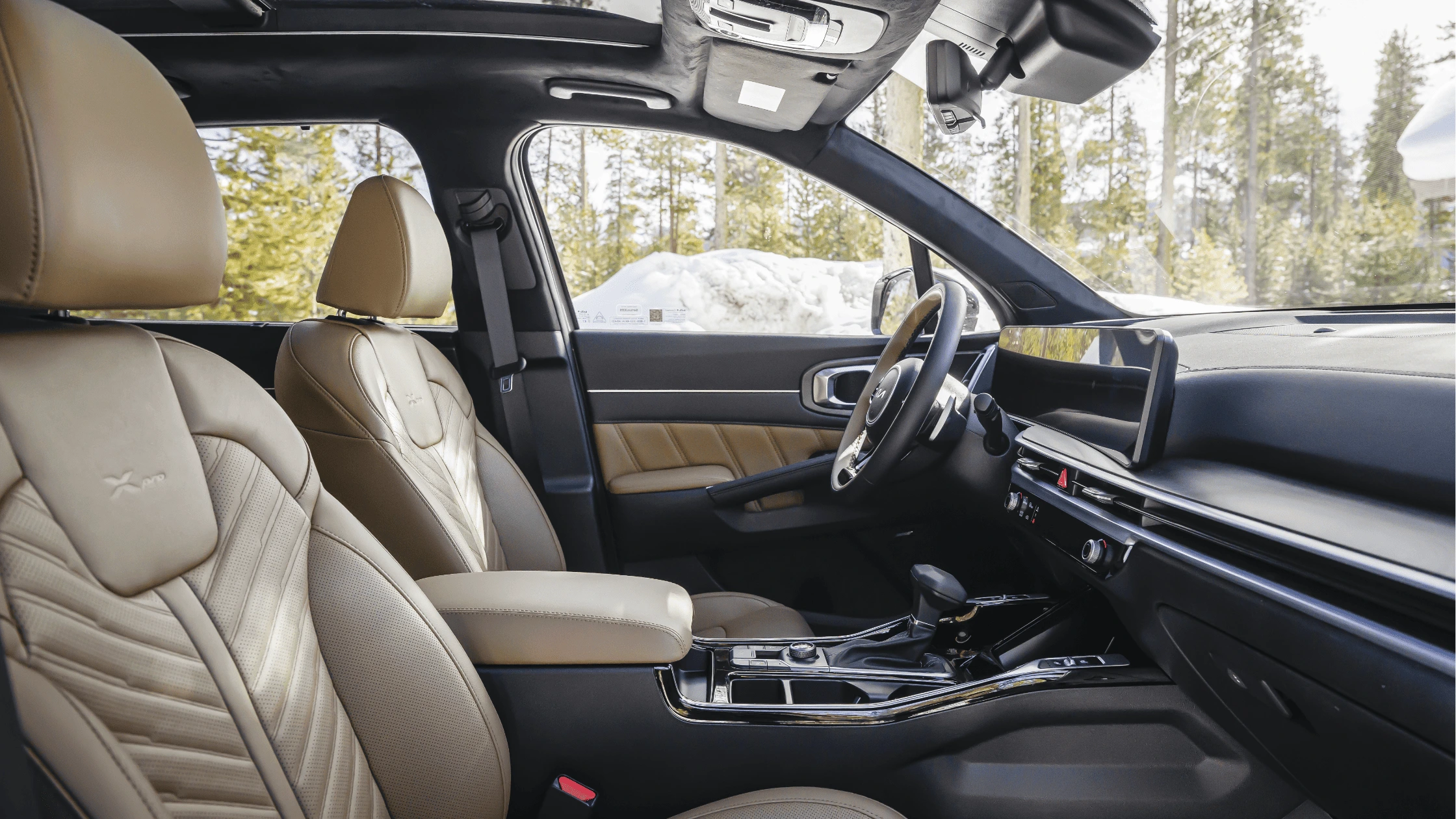 2025 Kia Sorento - Innovative Technology Features Luxurious front seats of the 2025 Kia Sorento with advanced controls, designed for ultimate comfort and style.
