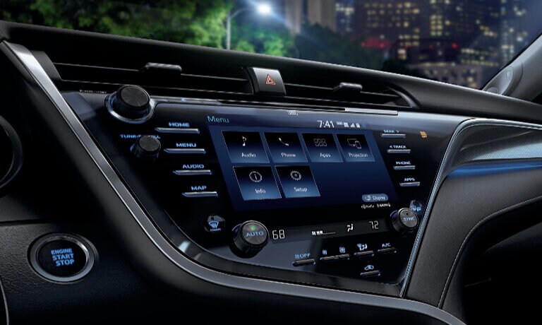 19Toyota-Camry-InteriorCenterScreen-5x3.jpg