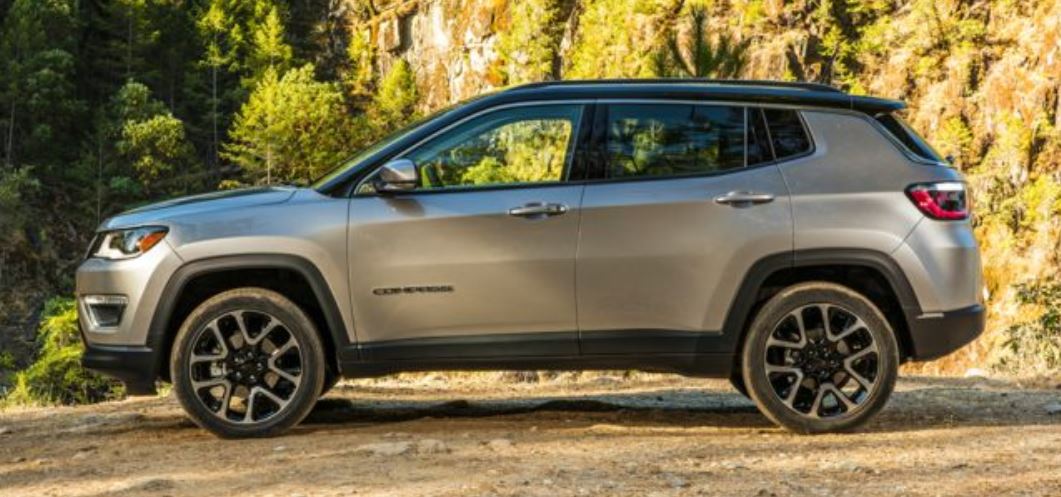 2020 Jeep Compass Latitude exterior.JPG