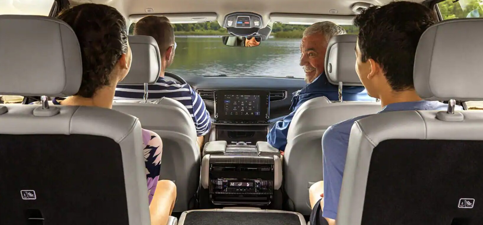 2023-Jeep-Wagoneer-Family.png