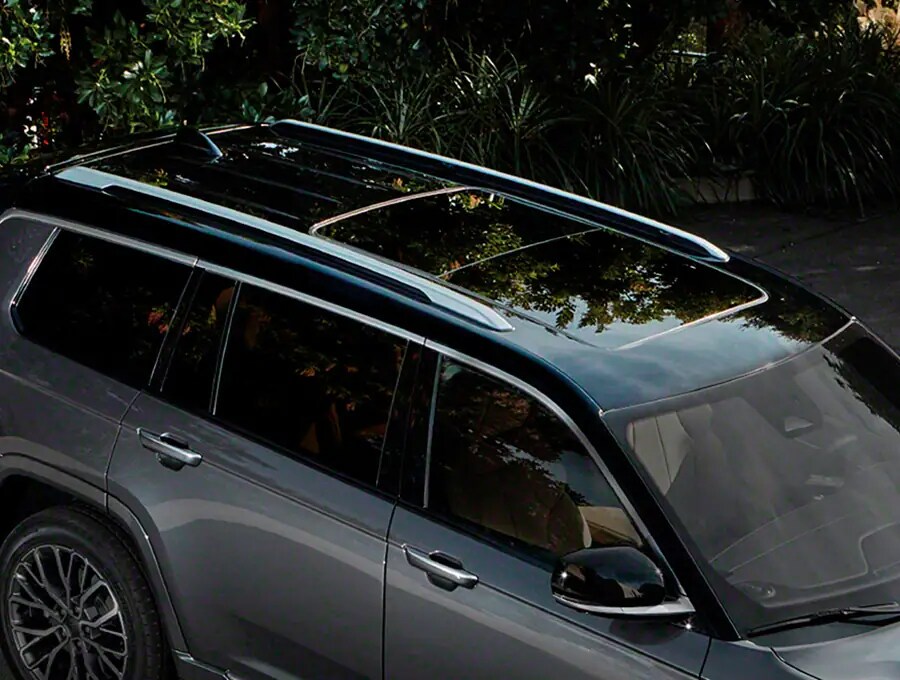 2023-Grand-Cherokee-Exterior-Top.png