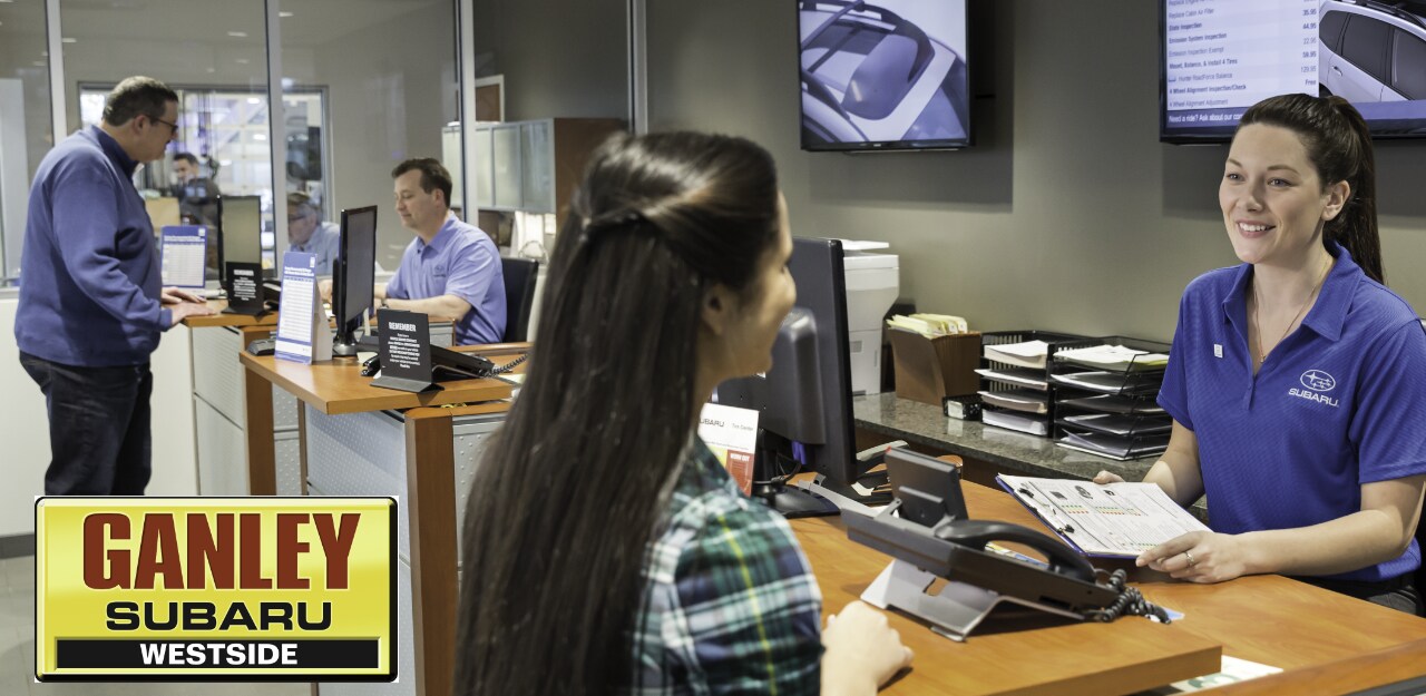 SOA9482318_CustomerandServiceAtSrvcAdvisorsDsk_mj.png