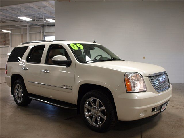 2009 GMC Yukon.jpg