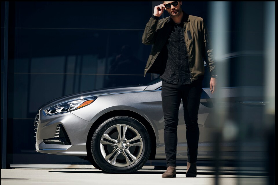 2018_Sonata_Limited_Ultimate_Gray_0030_Wheel.png
