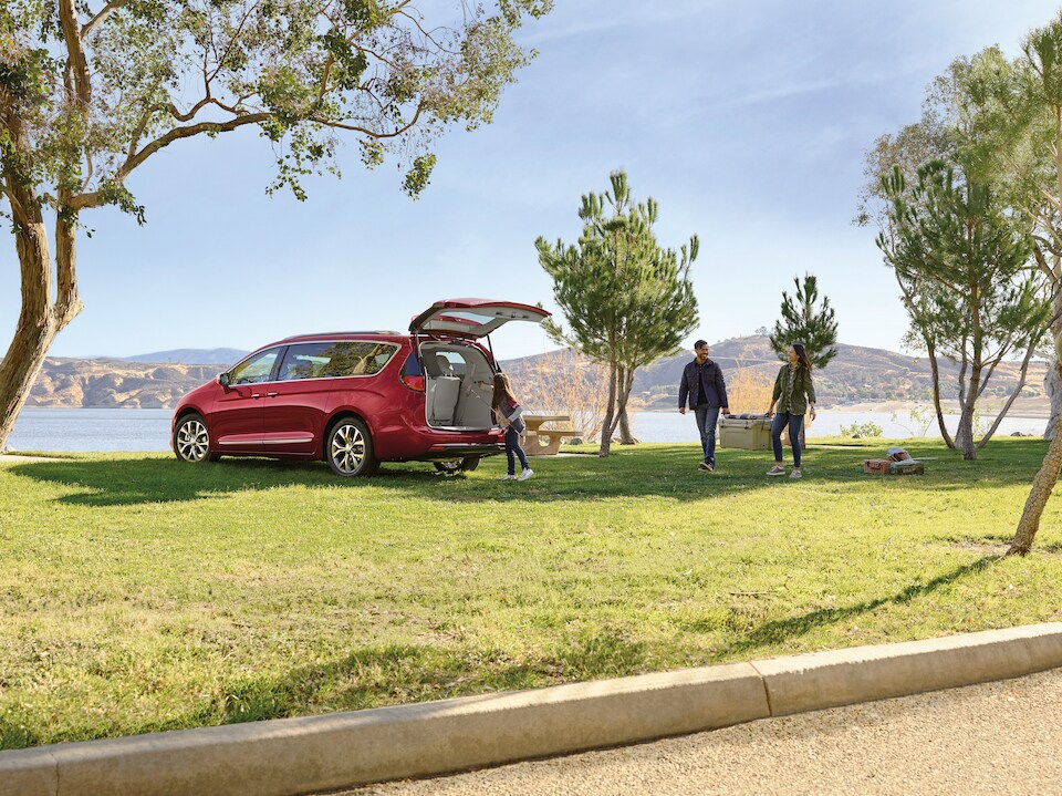 2019-Chrysler-Pacifica-Limited-Van-L06.jpeg