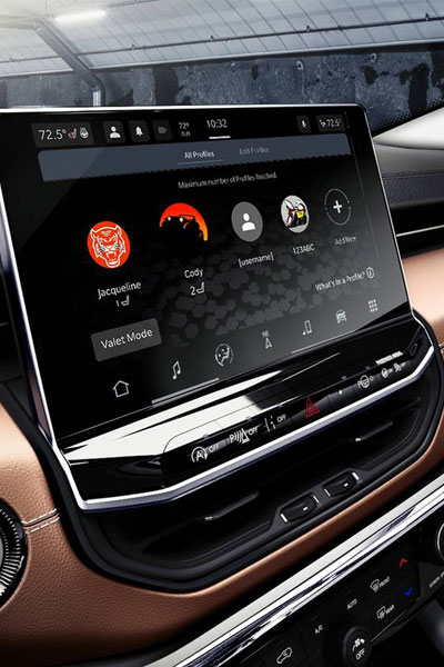 2023_Jeep_Compass_Limited_Center_Console.jpeg
