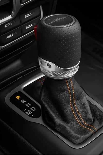2023_Jeep_Gladiator_Shifter.jpg