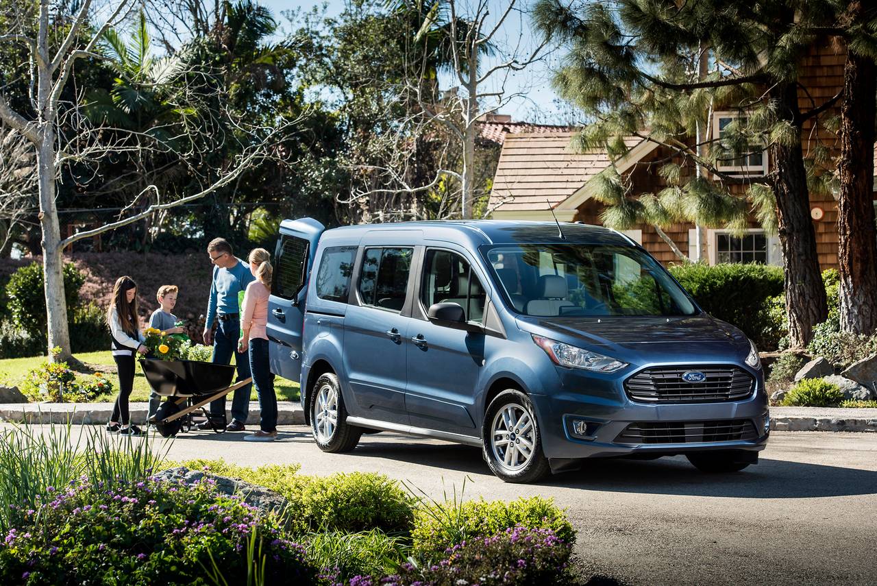 2023_Ford_Transit_Connect_Dealership_Plainville_CT.jpeg