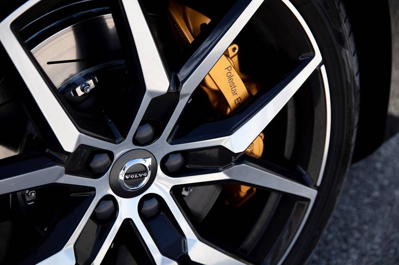 2022_volvo_s60_sedan_t8-polestar-engineered_edetail_oem_2_815.jpg