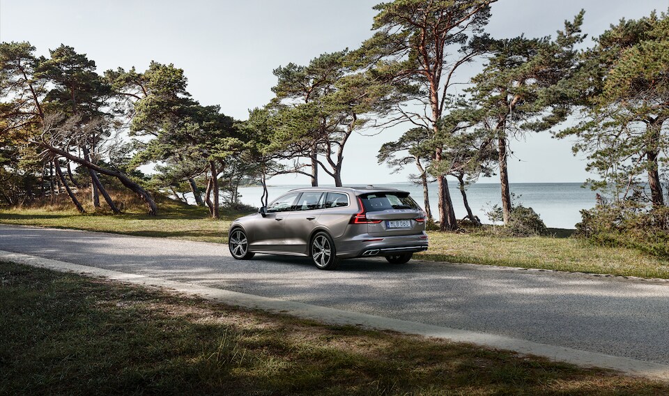 2019 Volvo V60 oceanside.jpeg
