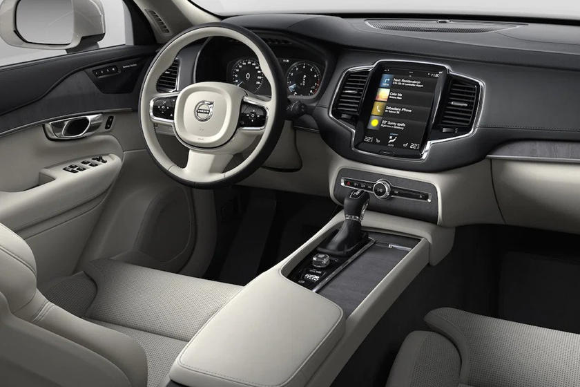 2022-volvo-xc90-dashboard-carbuzz-875798.jpg