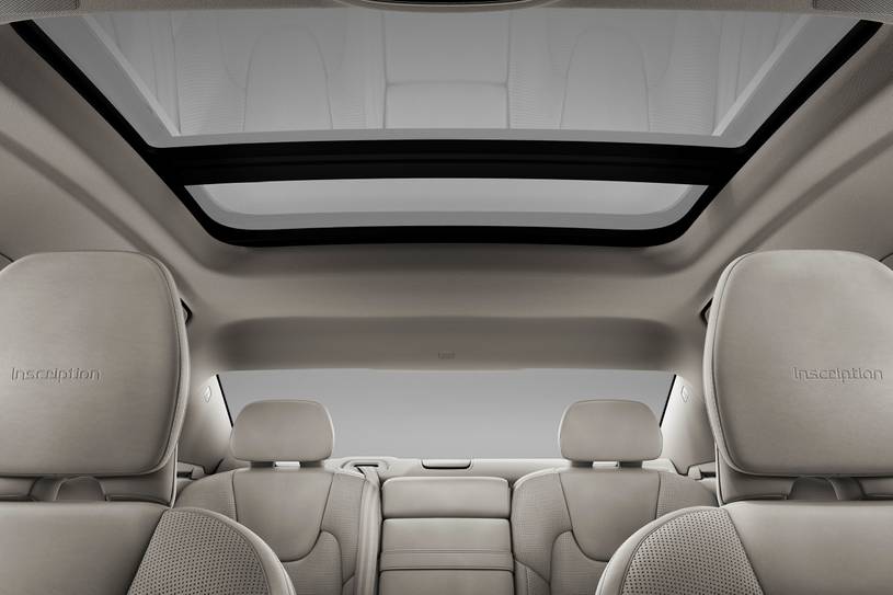 2022_volvo_s60_sedan_b5-inscription_detail_oem_2_815.jpg