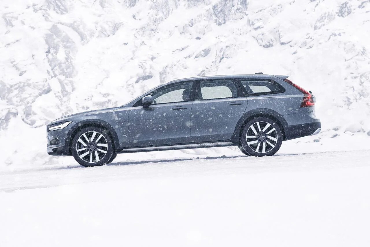 2022_Volvo_V90_Gengras_Volvo_North_Haven_Hartford.jpg