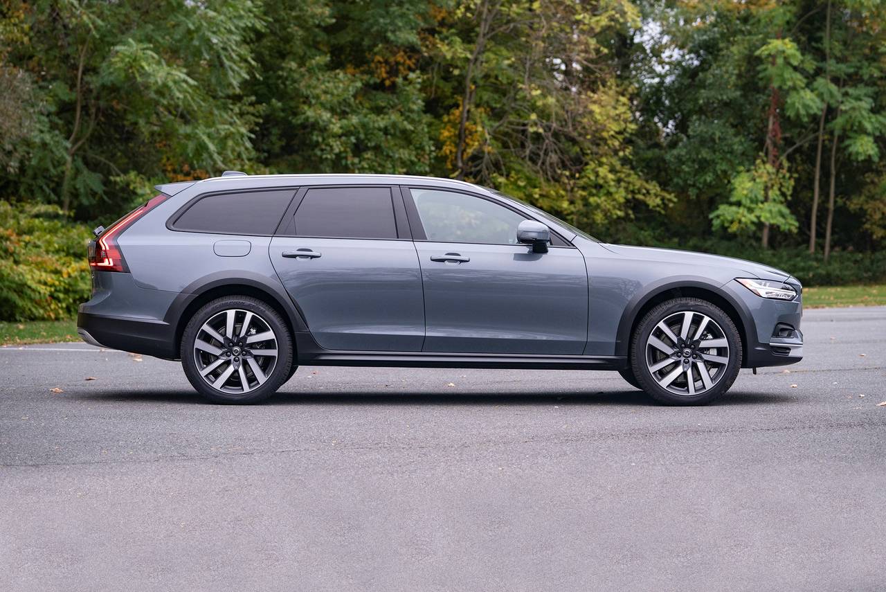 2023_Volvo_V90_For_Sale_Near_Connecticut.jpeg