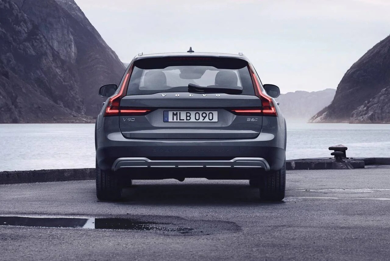 2022_Volvo_V90_For_Sale_CT.jpg