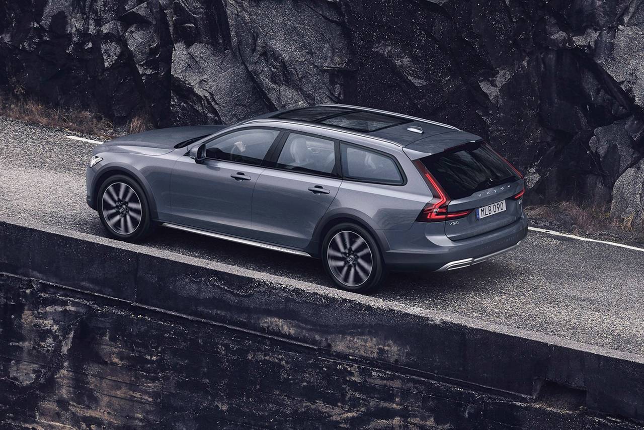 2022_Volvo_V90_Gengras_Volvo.jpeg