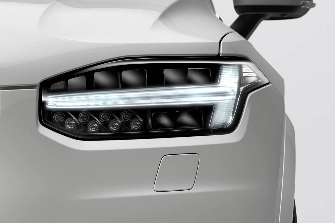 2023_Volvo_XC90_Hartford.jpg