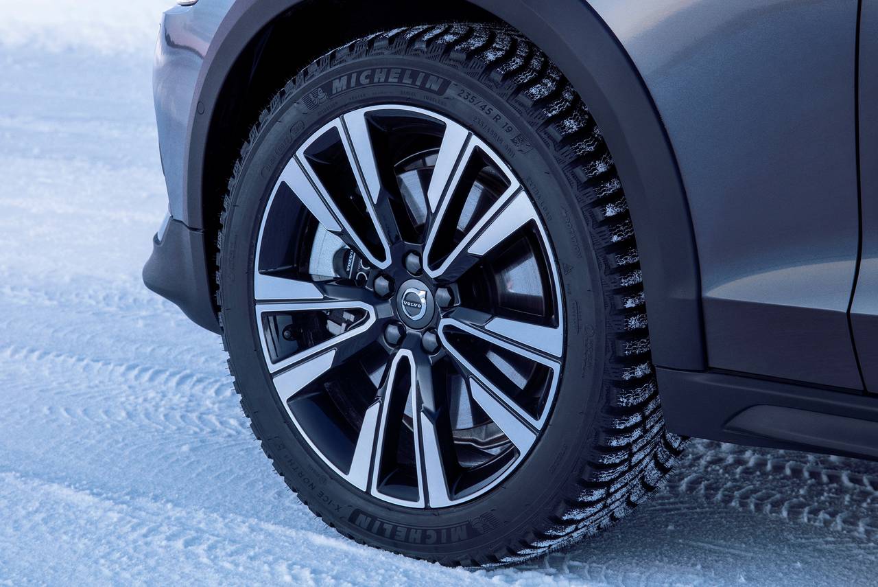 2023_Volvo_V60_Rims.jpeg