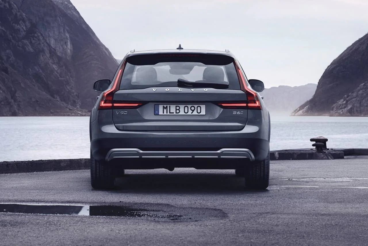 2023_Volvo_V90_For_Sale_CT.jpg