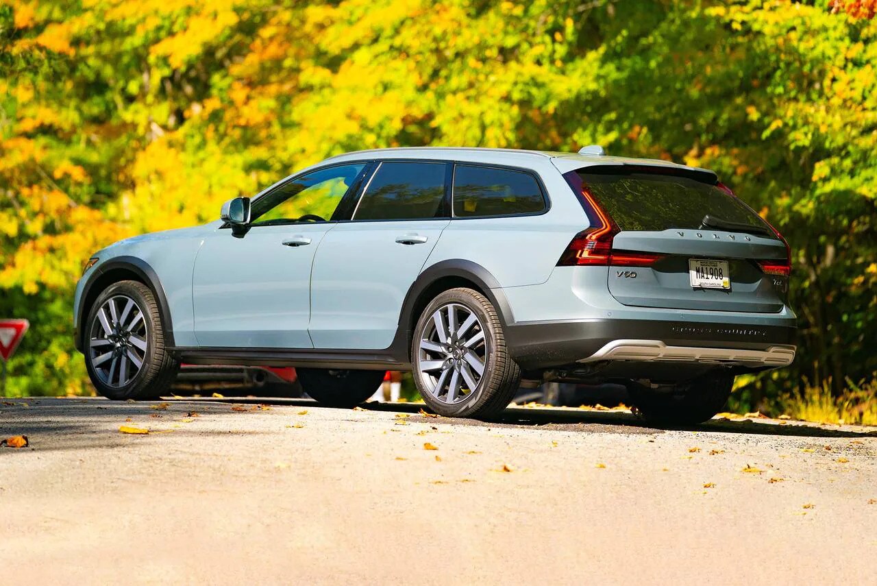 2023_Volvo_V90_For_Sale_Near_Me.jpg
