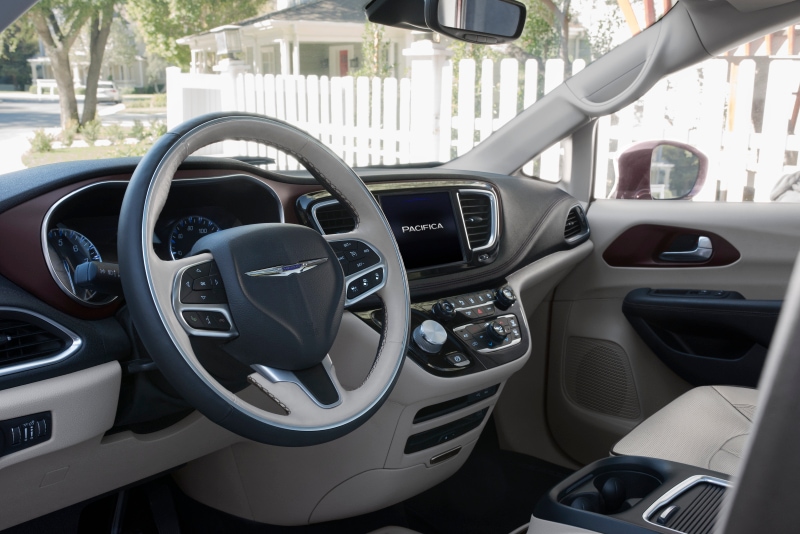 CRU17US_SN_034.JPG 2017 Chrysler Pacifica