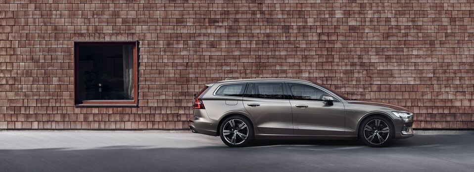 2021-Volvo-V60-Recharge-T8-Hatchback-L05.jpg