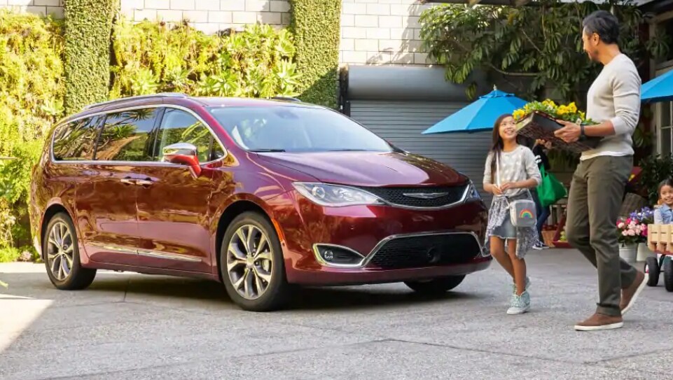 2019 Chrysler Pacifica at Gillie Hyde Chrysler in Glasgow Ky.PNG