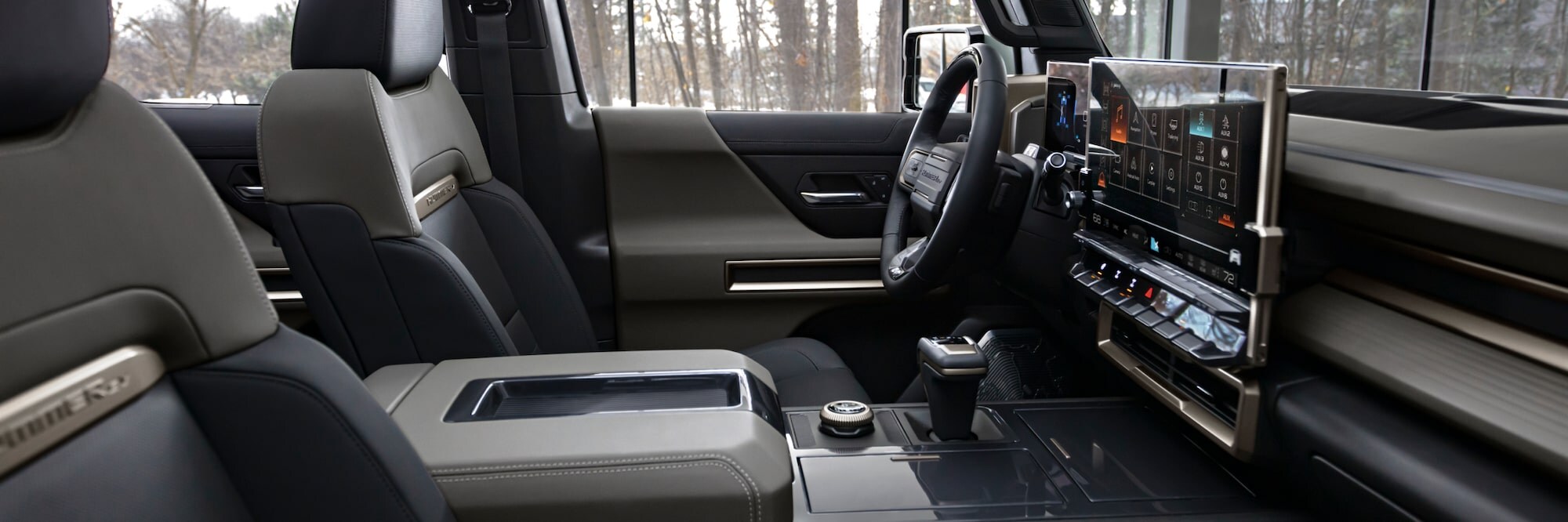 2025-hev-suv-mov-interior.png