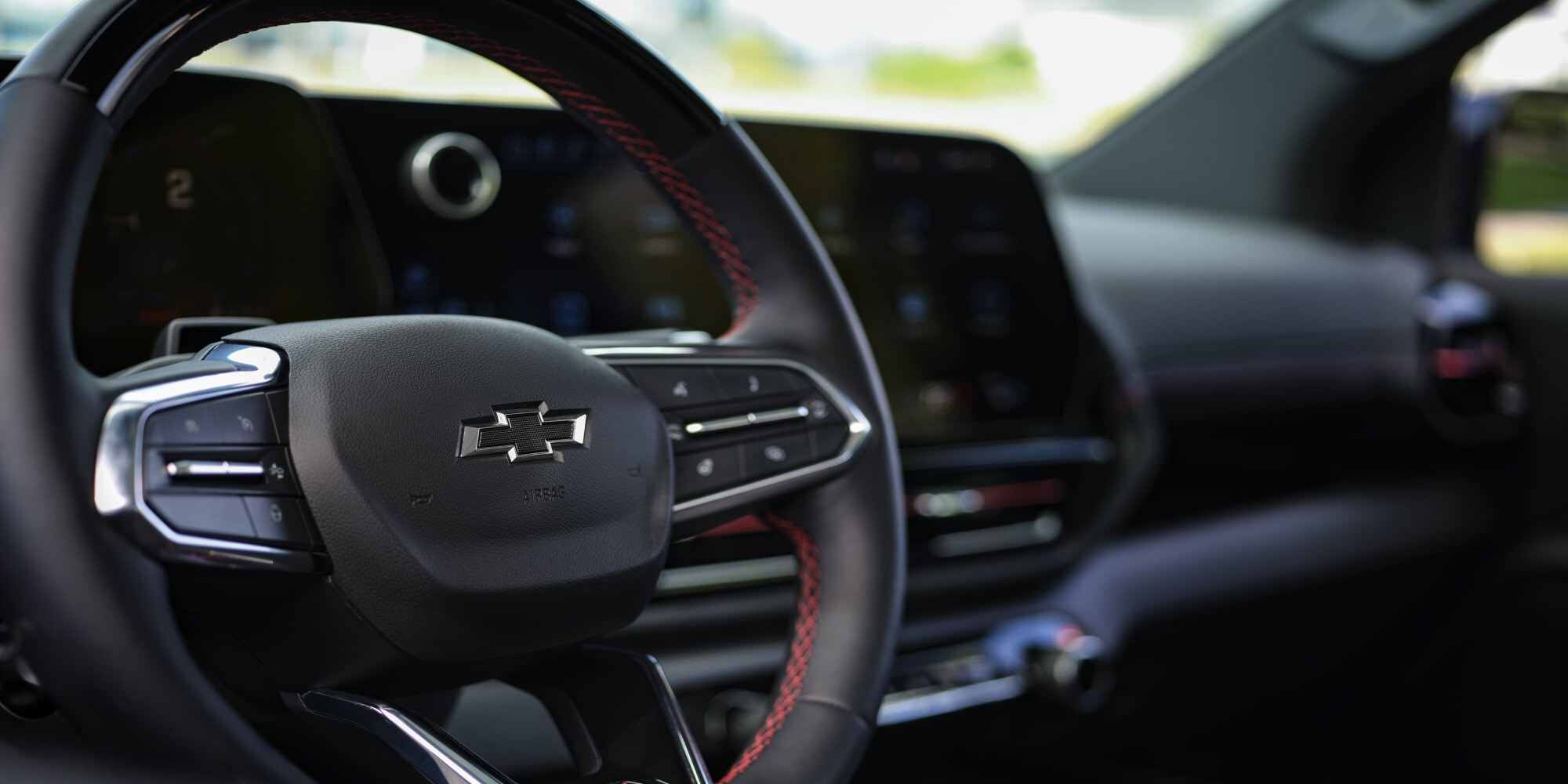 2025-silverado-ev-Steering-wheel.png