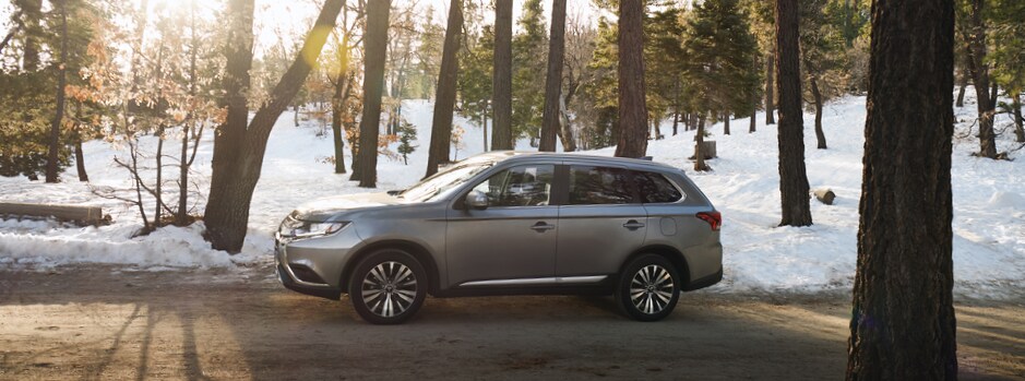2020-Mitsubishi-Outlander-SEL-SUV-L05 (2).png