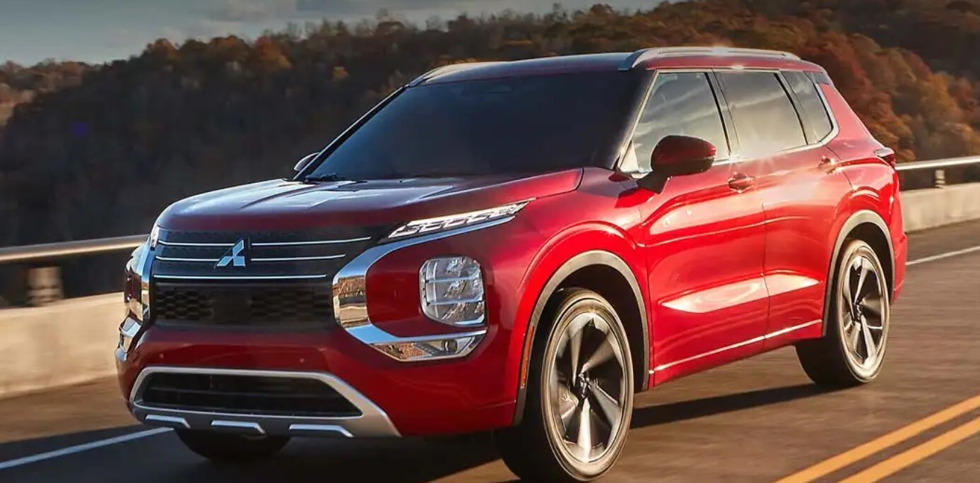 2022 Mitsubishi Outlander.jpg