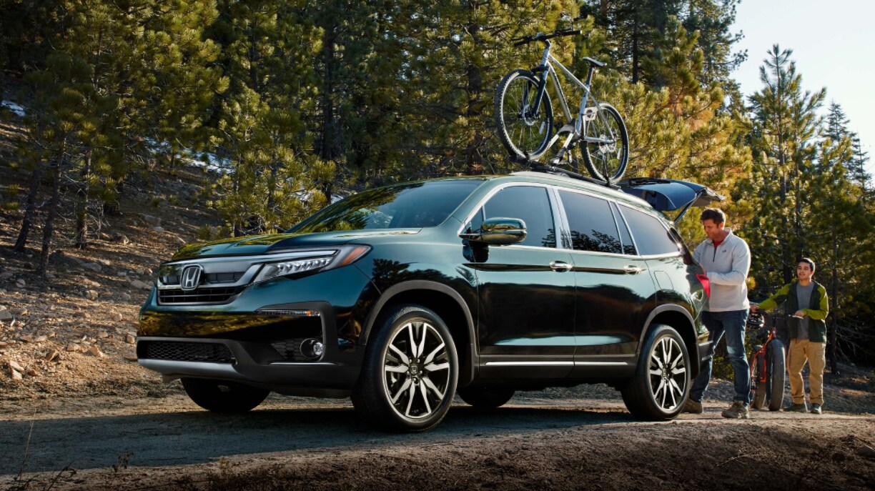 2021 Honda Pilot Black Edition With Bicycle On Roof 2021 Honda Pilot Black Edition With Bicycle On Roof