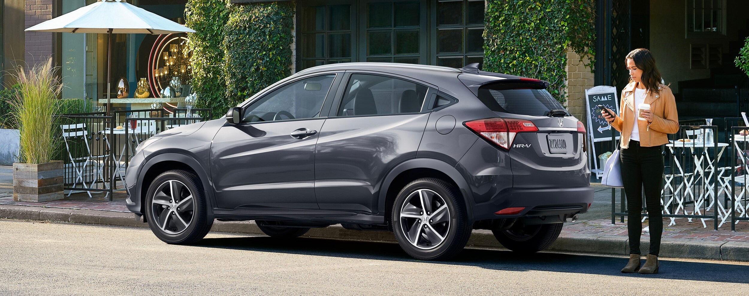 2021 Honda HR-V Parked Outside Coffee Shop 2021 Honda HR-V Parked Outside Coffee Shop - Castlegar Honda