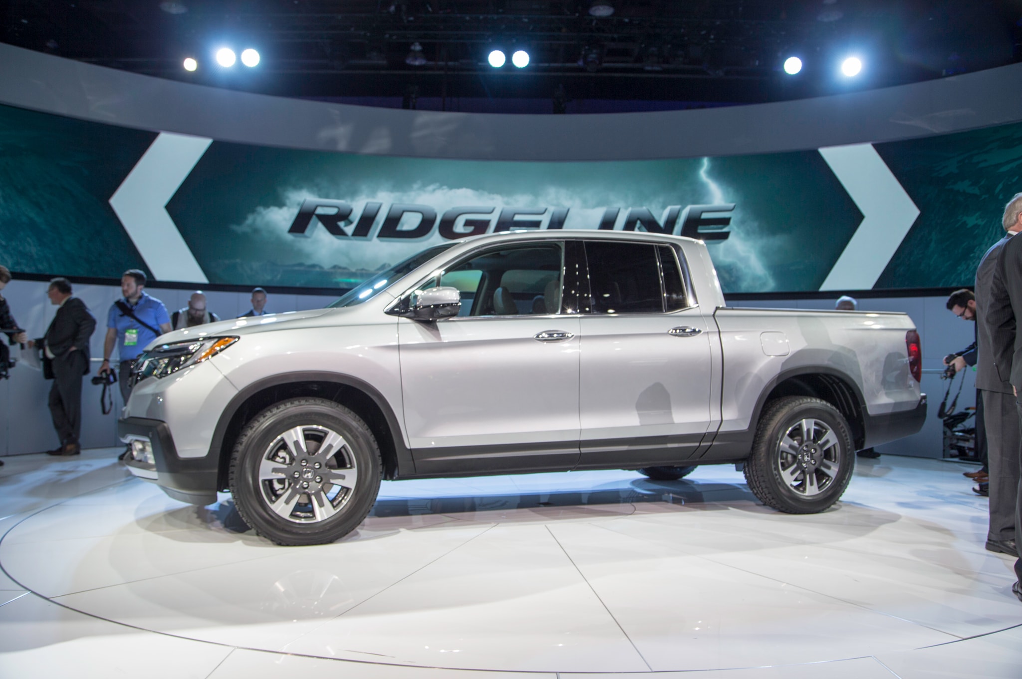2017-Honda-Ridgeline-side-profile.jpg