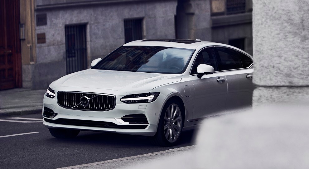 2020 Volvo S90 Corner.jpg