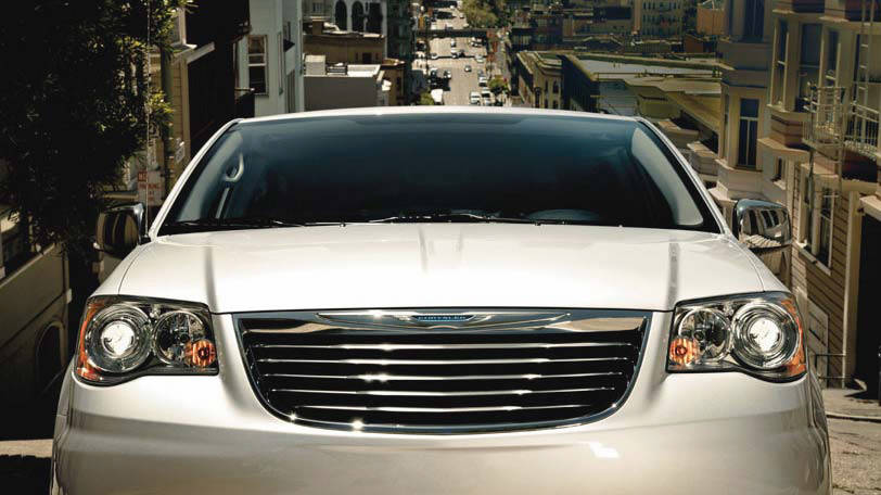2015 Chrysler Town & Country.jpg