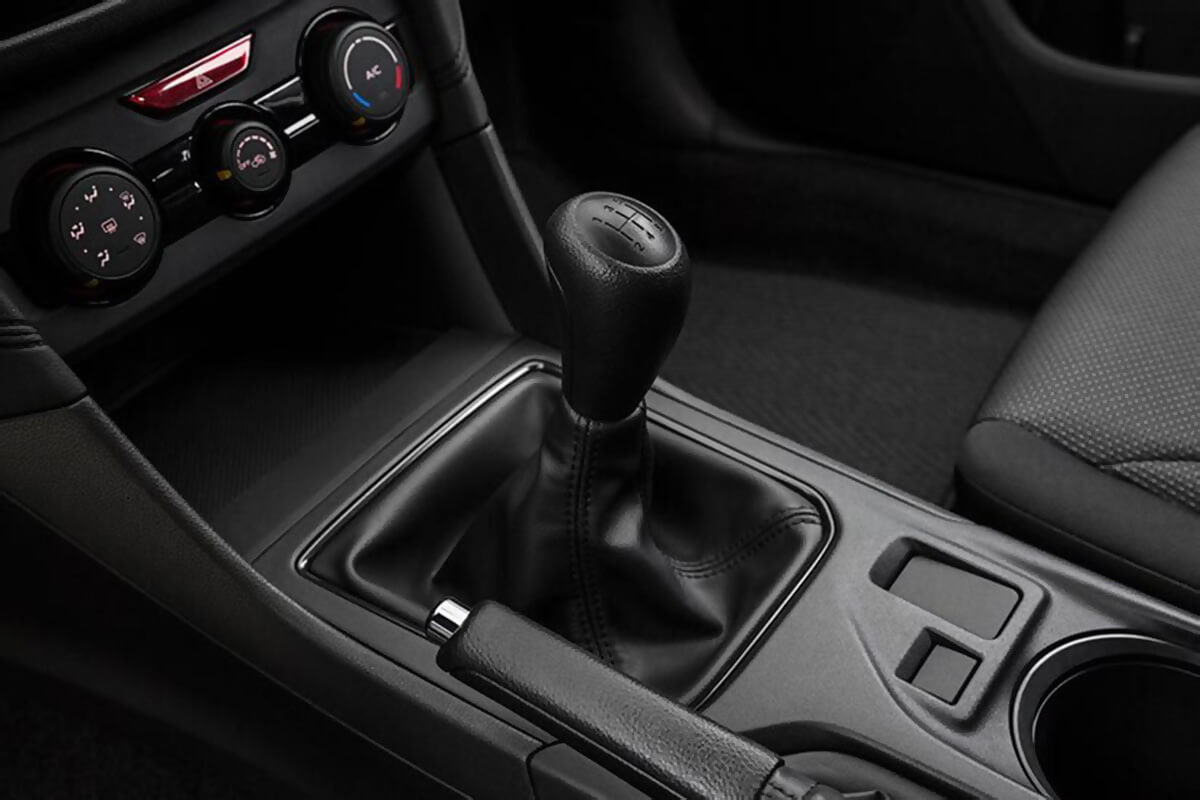 2018-Subaru-Impreza-gear-shift.jpg